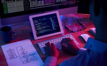 Code Editor Ringan dengan Fitur Plugin Keren