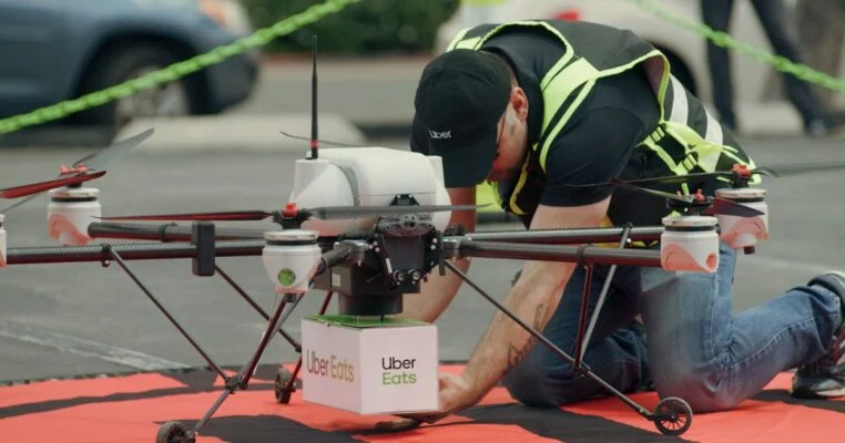 Drone Pengantar dan Dampaknya pada Industri Logistik Modern