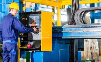 Otomasi Industri di Sektor Pertanian: Memanfaatkan Teknologi untuk Hasil yang Lebih Baik